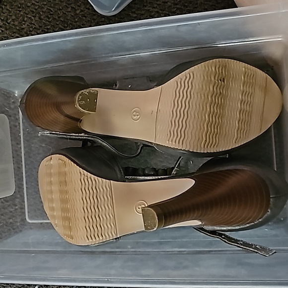 Pair of grey platform shoes/sandals. Size 8. - Picture 2 of 6